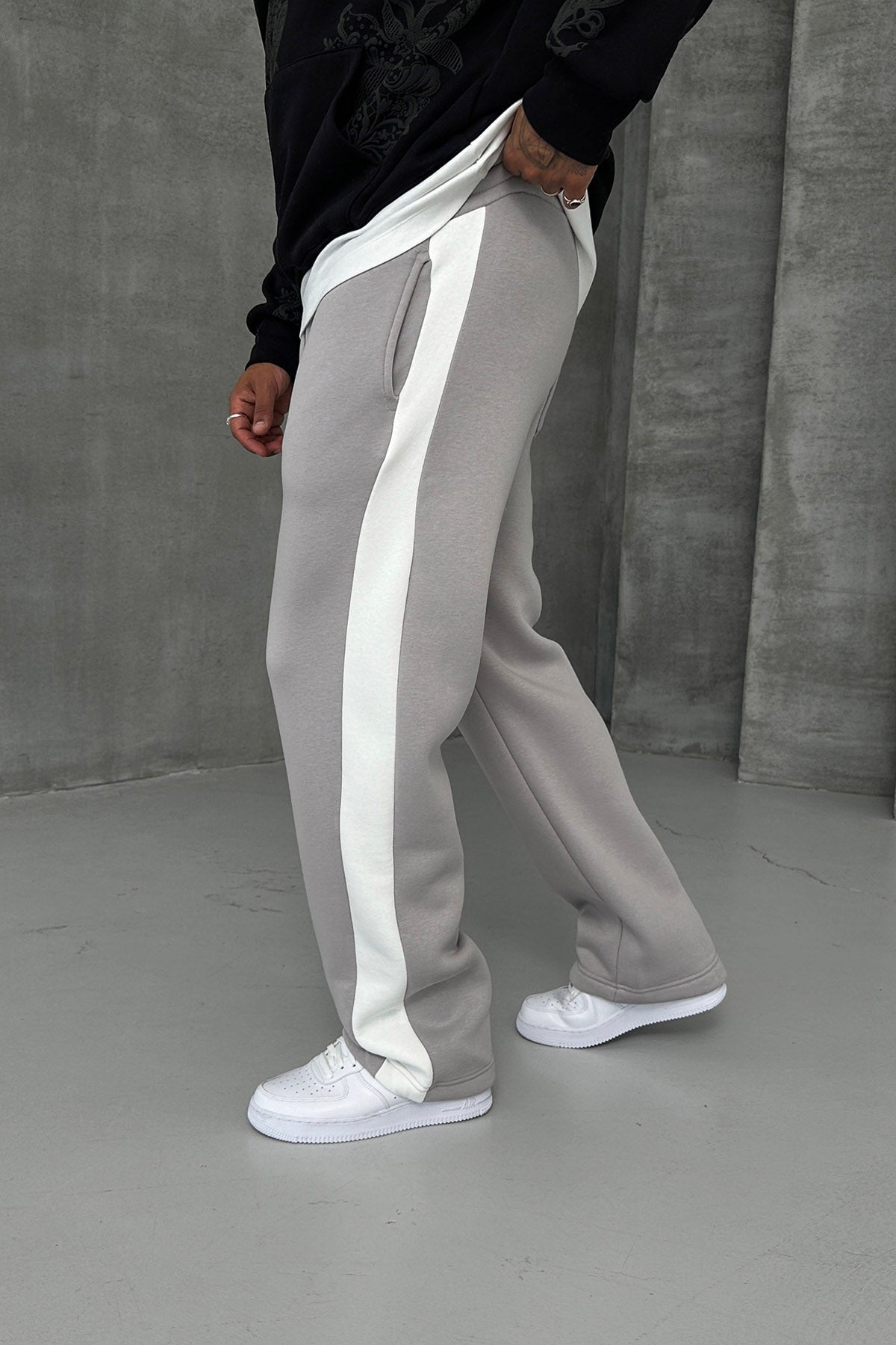 BAGGY MOLDED STRIPED TRACKSUIT • GRAY