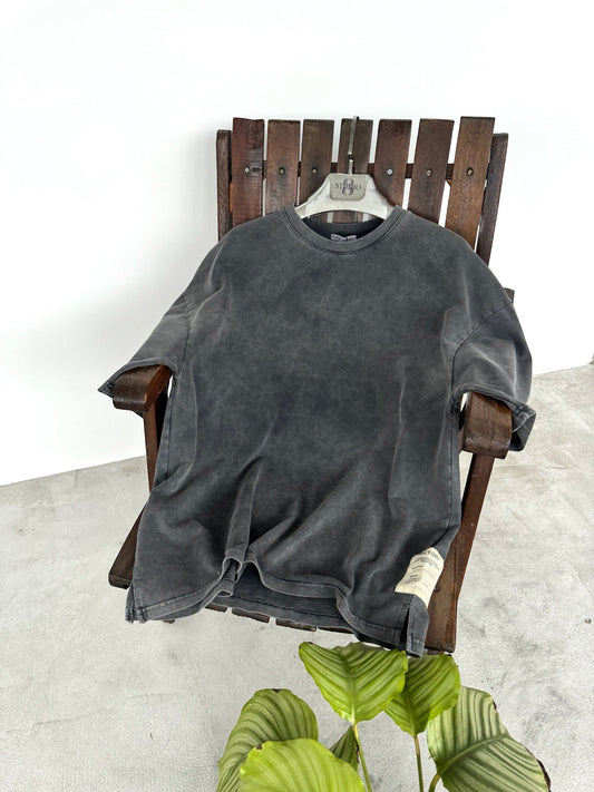 WASHED TWO THREAD SLITTLE DETAILED T-SHIRT • ANTHRACITE