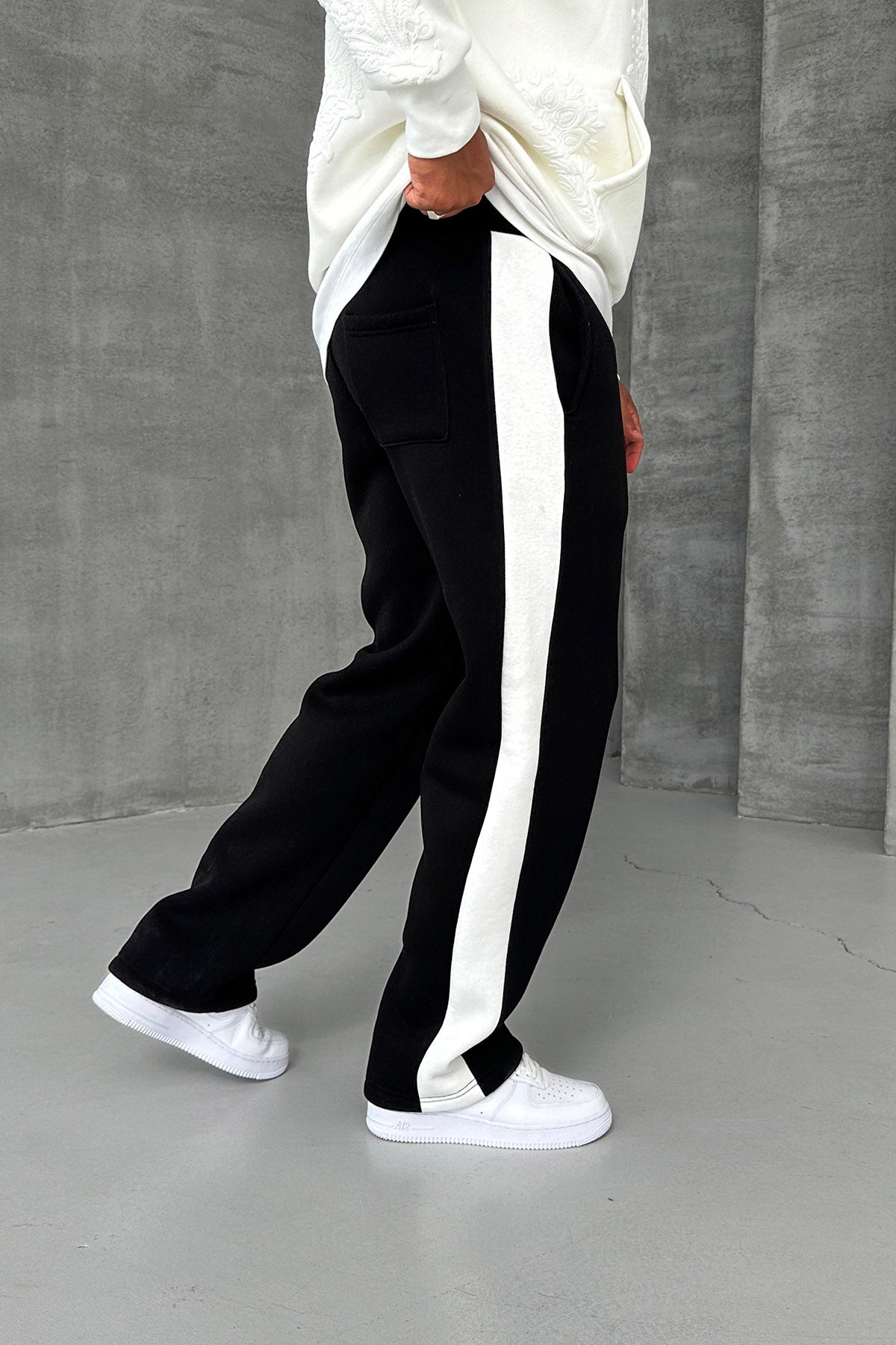 BAGGY MOLDED STRIPED TRACKSUIT • BLACK