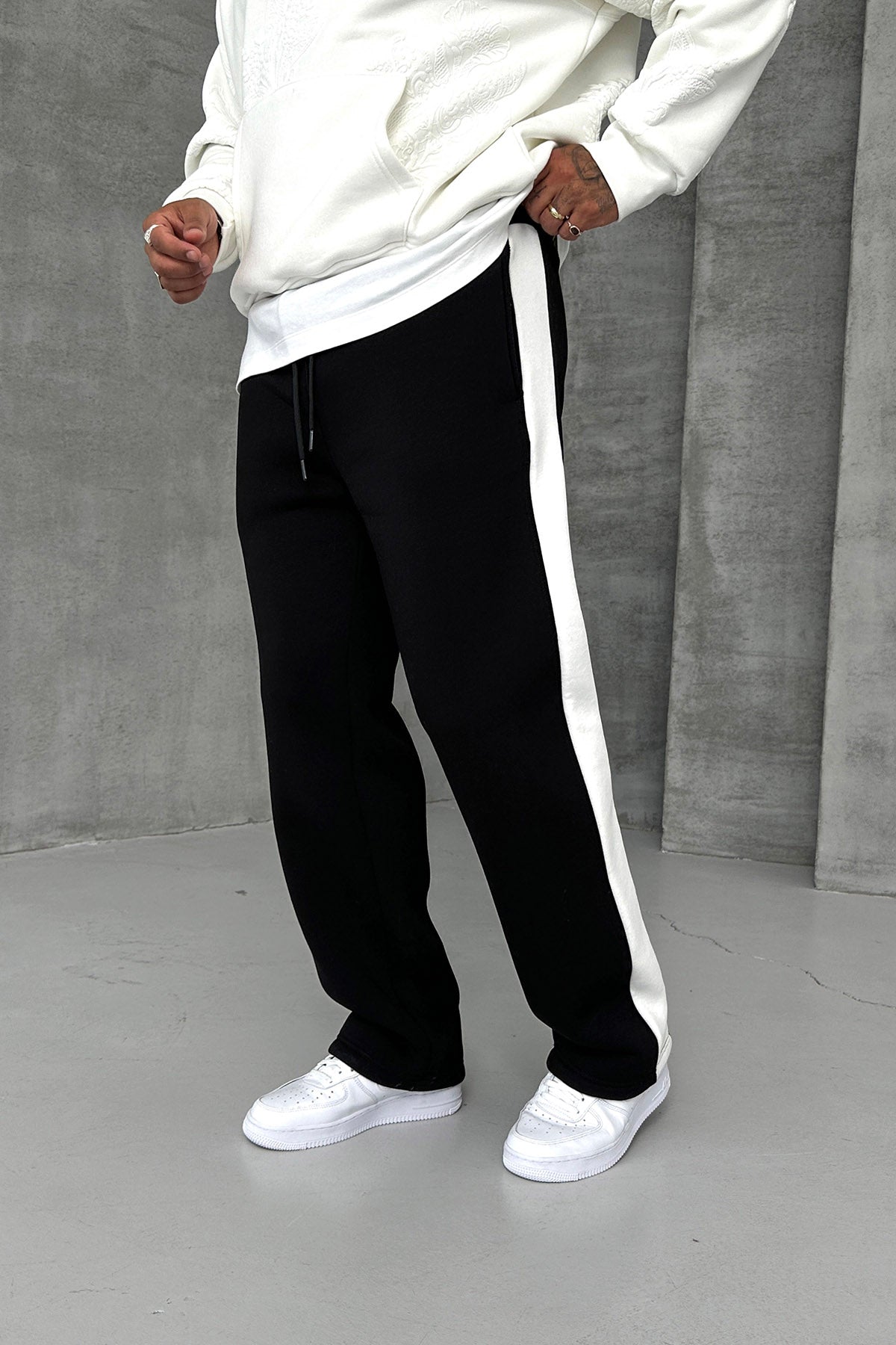 BAGGY MOLDED STRIPED TRACKSUIT • BLACK