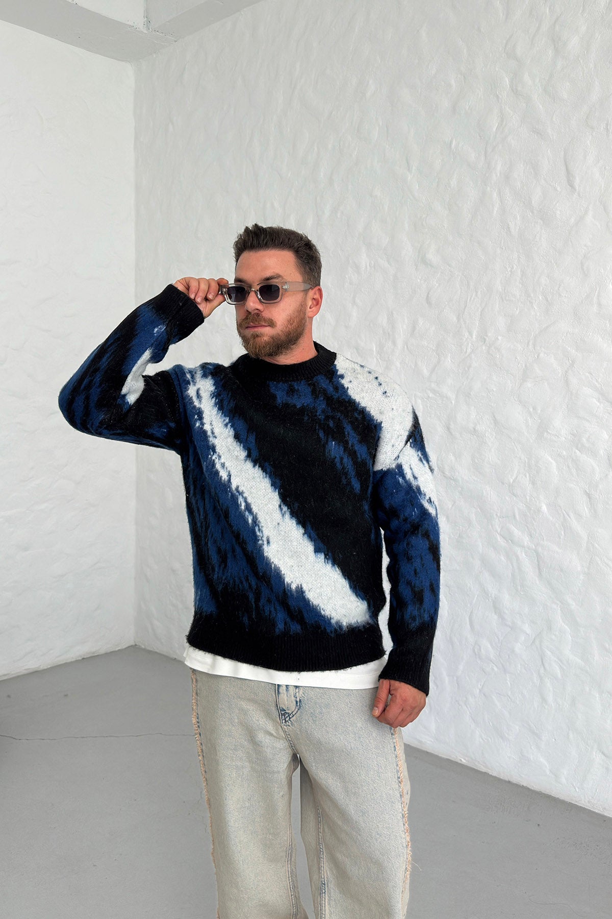 OVERSIZED COLOURED KNITWEAR • NAVY BLUE