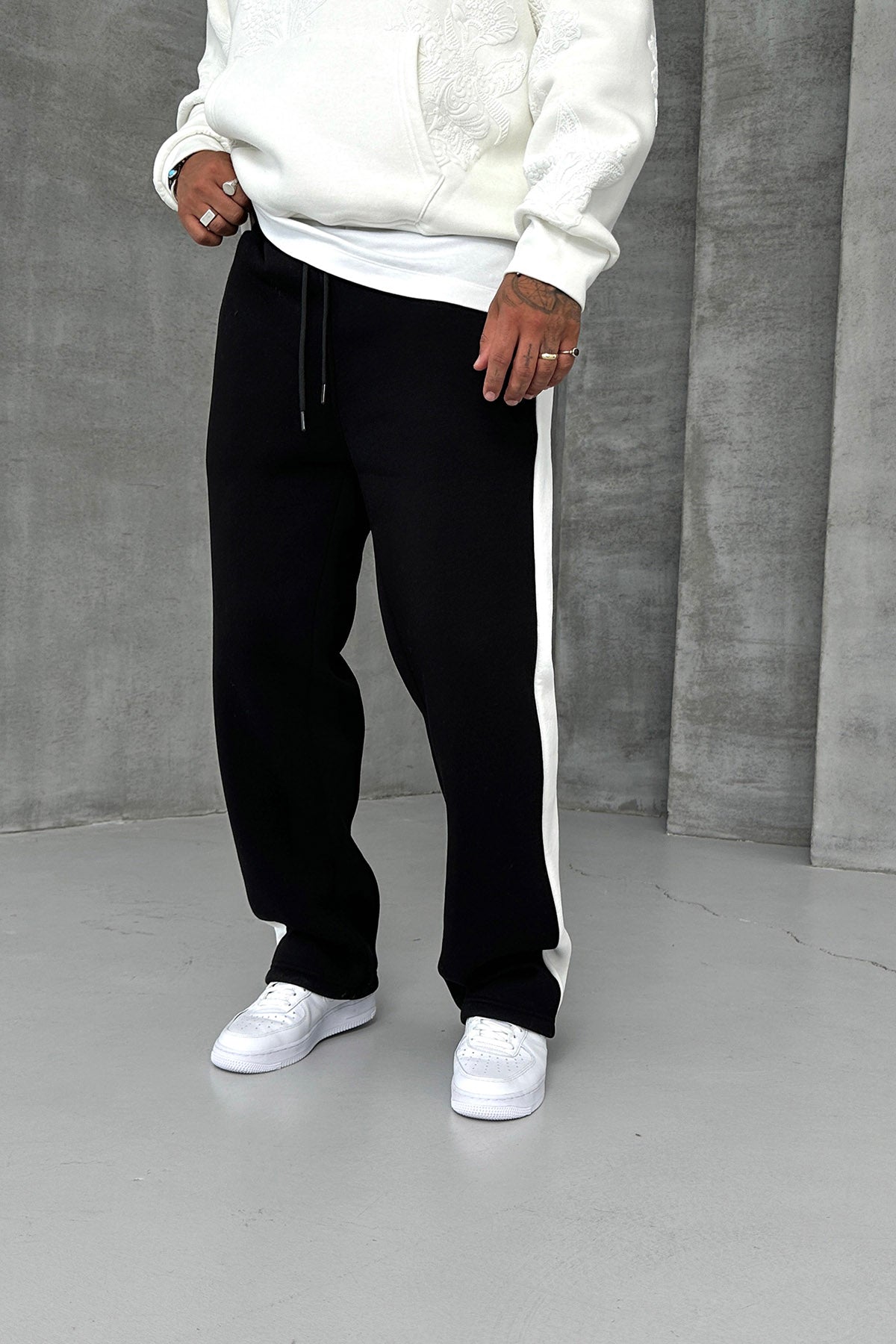 BAGGY MOLDED STRIPED TRACKSUIT • BLACK