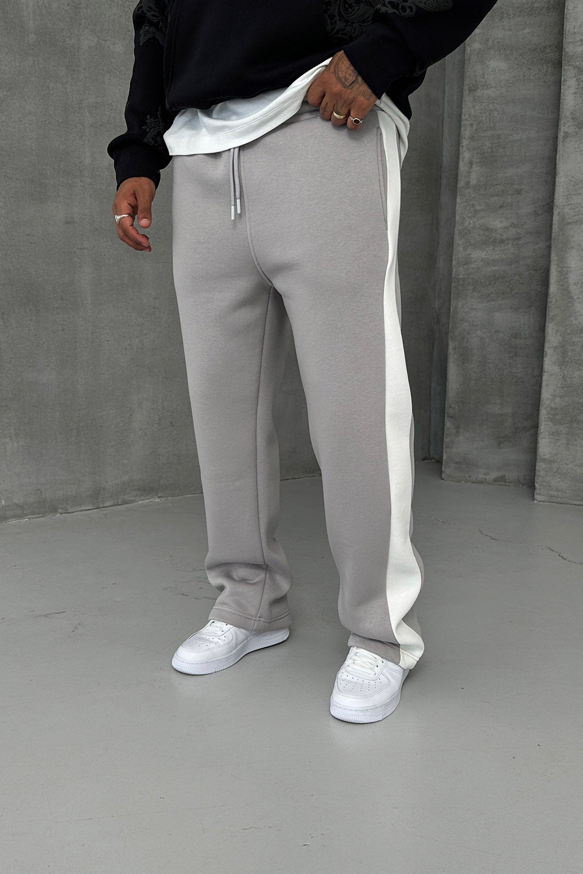 BAGGY MOLDED STRIPED TRACKSUIT • GRAY